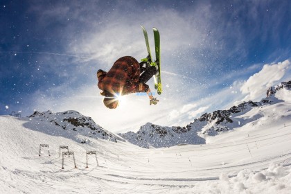 okooo 澳客网官网-新浪杯职业业余比洞赛，梁文冲冯珊珊逐浪领航，中国高尔夫迎来新浪潮