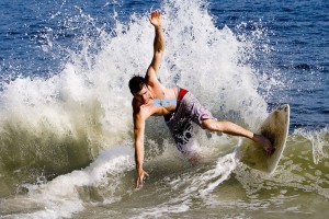 okooo：字母哥开场伤退，小凯文·波特26+8率雄鹿主场逆转活塞