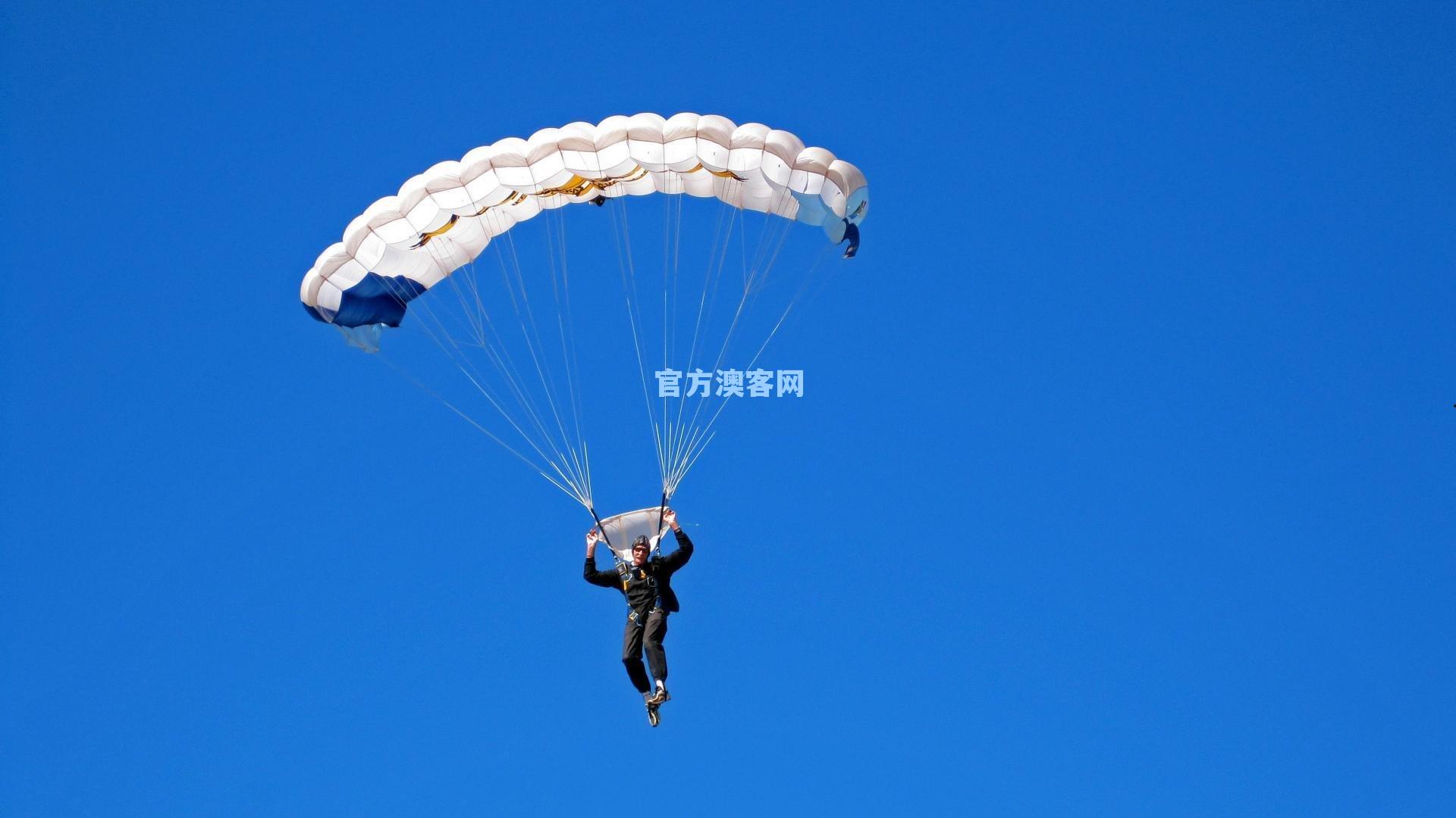 雷霆布下天罗地网，布克赛后坦言，他们有多名防守队员，还有换防搭档